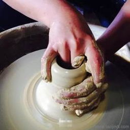 陶瓷工艺美术与旅游文化产业的融合——以海南红坎岭文化发展有限责任公司为例